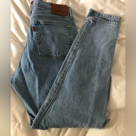 Levi’s 501 Button Fly 28/28 Iconic Denim Light Wash Jeans - Picture 12 of 16